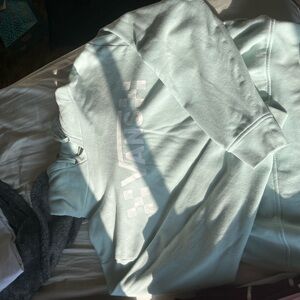 vans cropped sweatshirt